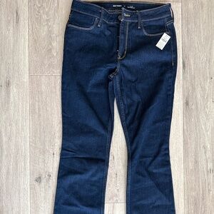 Old Navy women’s mid rise wow bootcut Jean size 8